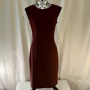 EUC the Limited Collection V-Back Sheath Dress in Burgundy Size 4 Tall